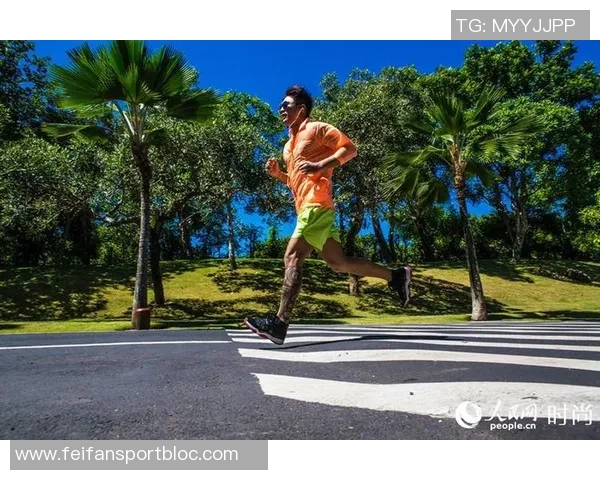 莱昂纳德首次为FLAUNT杂志拍摄写真展现无表情下的健硕身材魅力