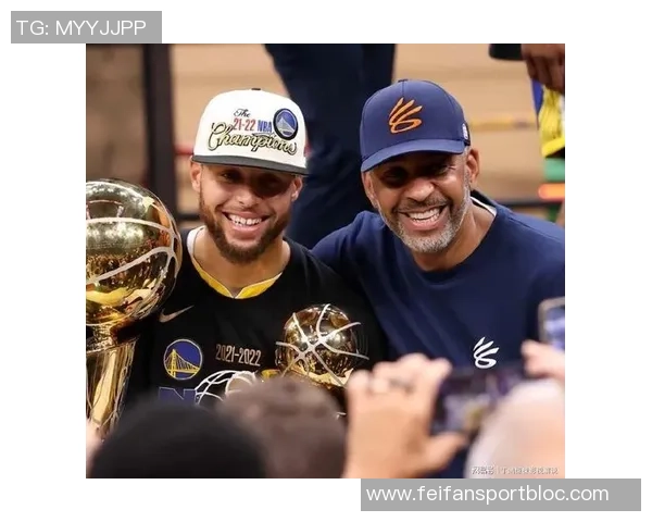 岁月如歌白发渐显詹姆斯与库里媒体日采访照引发球迷感慨